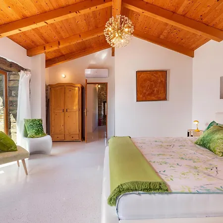 Villa Sussini In Istria For 8 People With Jacuzzi&pet Friendly