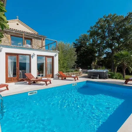 Sussini In Istria For 8 People With Jacuzzi & Pet Friendly 빌라